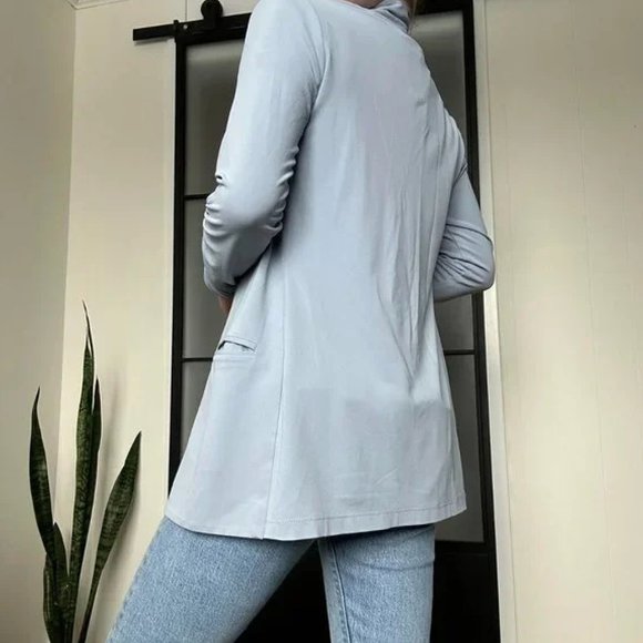 Light blue button up blazer with ruched sleeves - Picture 5 of 8